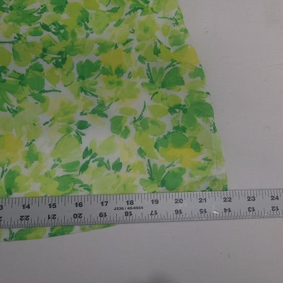 VINCE CAMUTO Blooming Brights Floral Ruffle Flutter Short Sleeve Blouse Medium - Picture 8 of 11